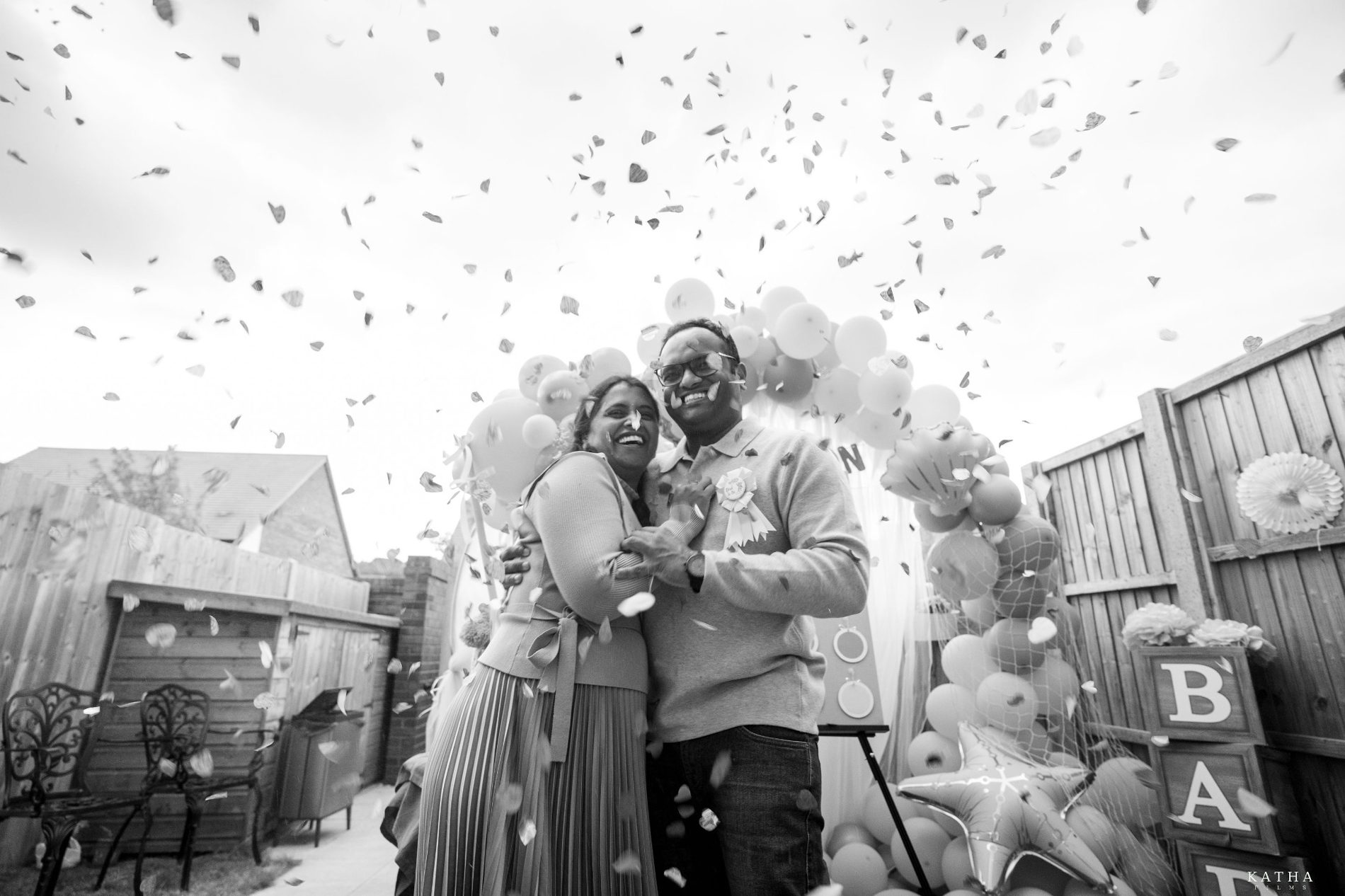 The couple embrace beneath confetti in black and white — Mini Momentz
